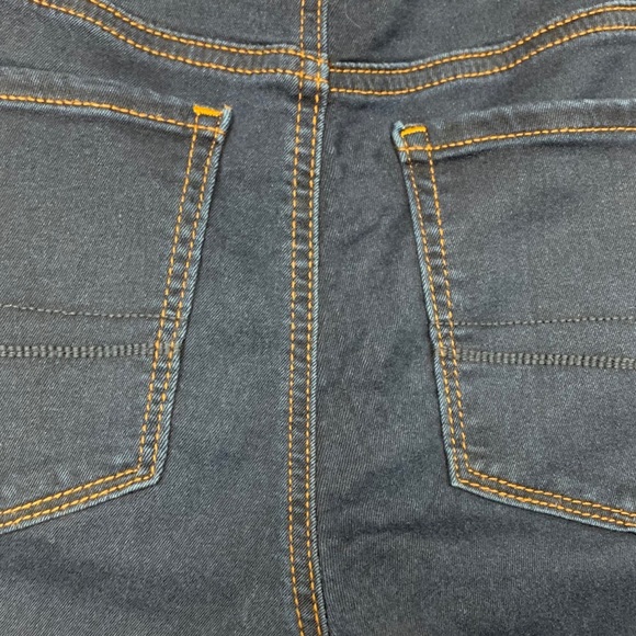 American Eagle Hi-Rise Jegging Crop in Dark Wash - Picture 4 of 5